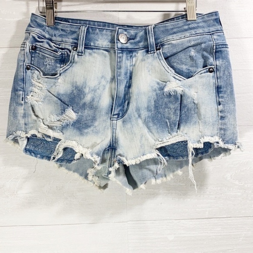 American Eagles Outfitters women’s distress jean shorts Size 6